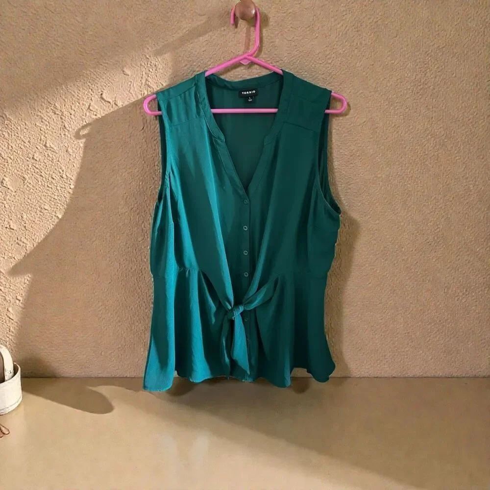 Torrid Size 1 Teal Sleeveless Tie-Front Blouse | Button Front Flowy Top